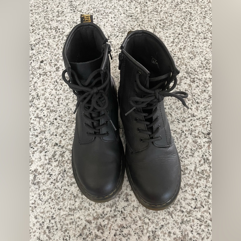 Dr. Martens black boots, lace up. With side zippers. Size US: 5